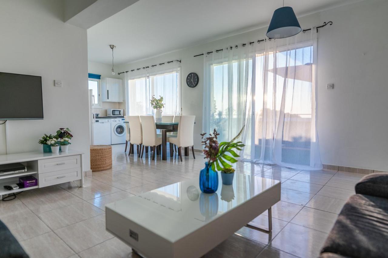 Ferienwohnung Makenzy Seaview Penthouse Larnaka Exterior foto