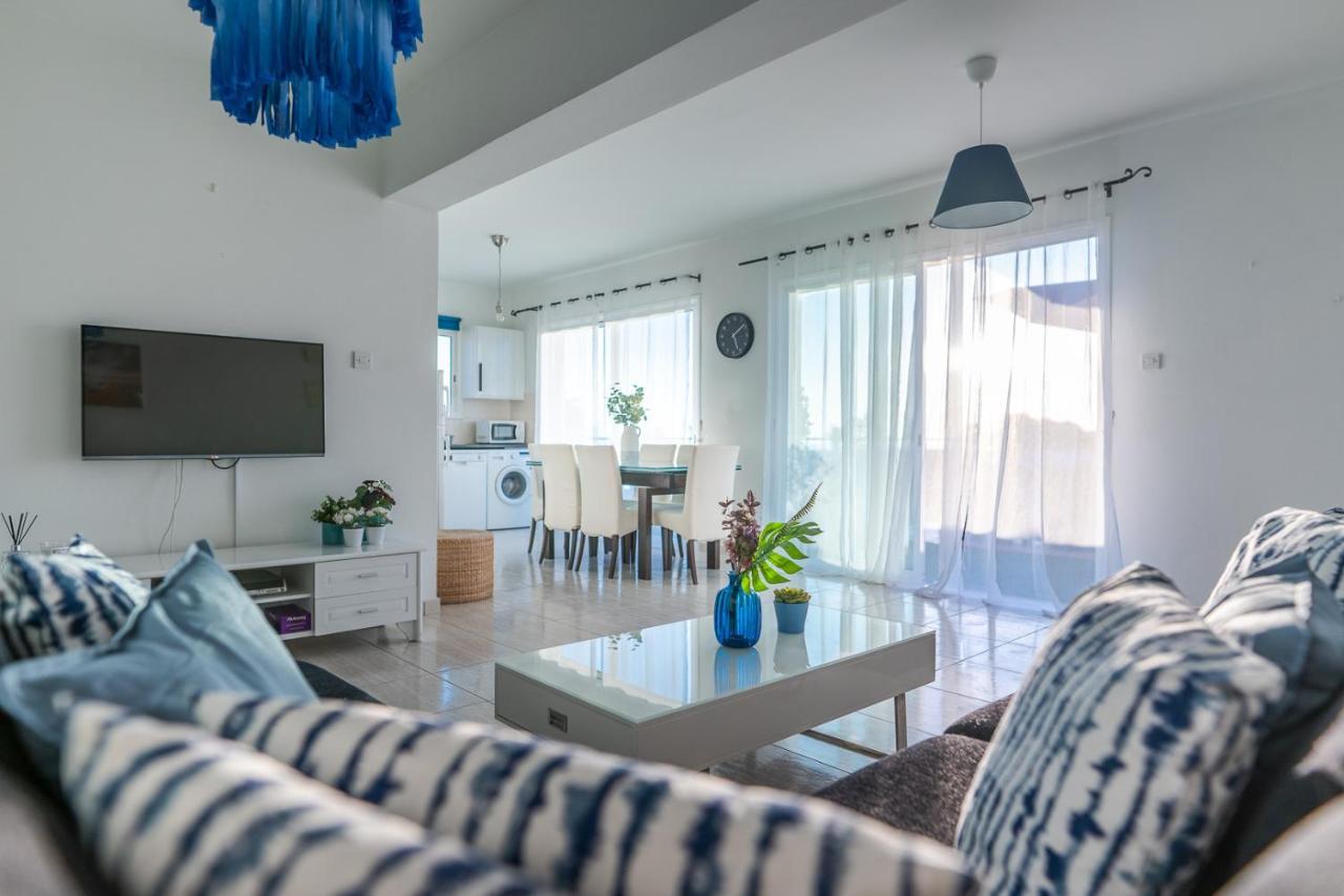 Ferienwohnung Makenzy Seaview Penthouse Larnaka Exterior foto